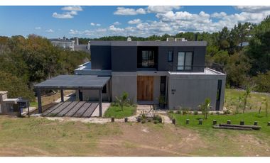 CASA EN VENTA A METROS DEL MAR - MARTIMO III 14