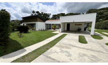 VENTA DE LUJOSA CASA CAMPESTRE EN ARMENIA, QUINDO, COLOMBIA