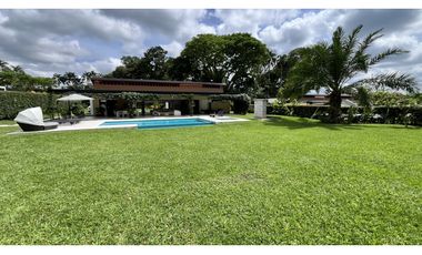 VENTA DE LUJOSA CASA CAMPESTRE EN ARMENIA, QUINDO, COLOMBIA
