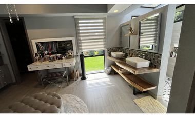 VENTA DE LUJOSA CASA CAMPESTRE EN ARMENIA, QUINDO, COLOMBIA