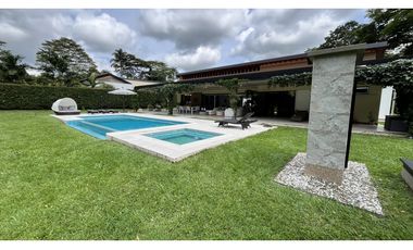 VENTA DE LUJOSA CASA CAMPESTRE EN ARMENIA, QUINDO, COLOMBIA