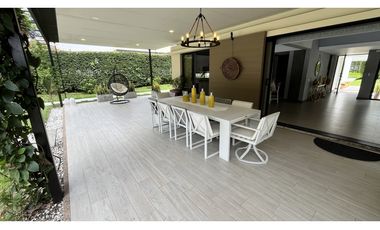 VENTA DE LUJOSA CASA CAMPESTRE EN ARMENIA, QUINDO, COLOMBIA