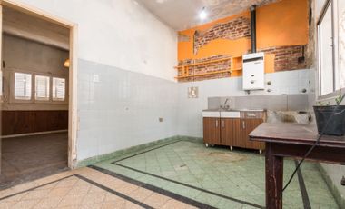 OPORTUNIDAD Casa en venta a reciclar, amplio lote