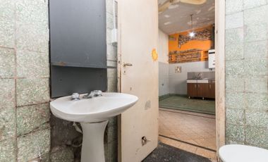 OPORTUNIDAD Casa en venta a reciclar, amplio lote