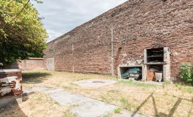 OPORTUNIDAD Casa en venta a reciclar, amplio lote
