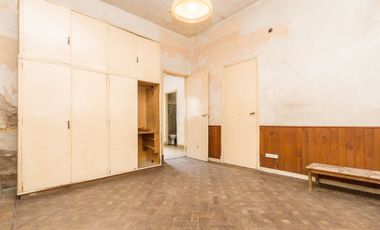 OPORTUNIDAD Casa en venta a reciclar, amplio lote