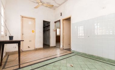 OPORTUNIDAD Casa en venta a reciclar, amplio lote
