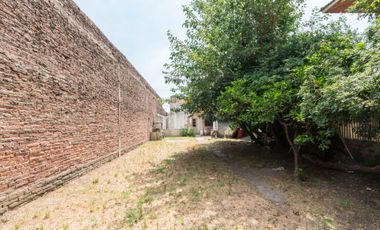 OPORTUNIDAD Casa en venta a reciclar, amplio lote