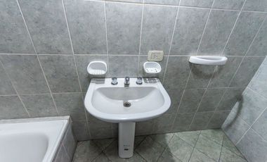 VENTA LOCAL Y PH SOBRE AV MITRE AVELLANEDA CTRO