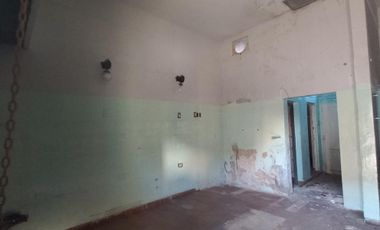 VENTA GALPON SOBRE LOTE PROPIO EN AVENIDA, LANUS OESTE