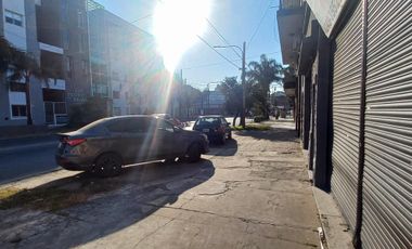 VENTA GALPON SOBRE LOTE PROPIO EN AVENIDA, LANUS OESTE