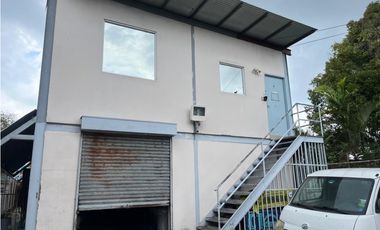 Venta de galera en Parque Lefevre GTA