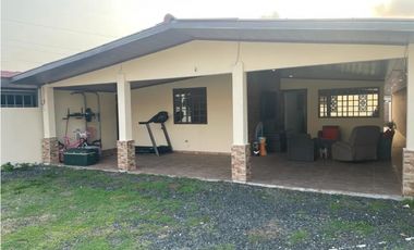 VENDO HERMOSA CASA EN PUERTO PILÓN DE 370 MTS2 --$145.000--