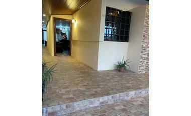 VENDO HERMOSA CASA EN PUERTO PILÓN DE 370 MTS2 --$145.000--