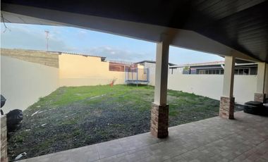 VENDO HERMOSA CASA EN PUERTO PILÓN DE 370 MTS2 --$145.000--