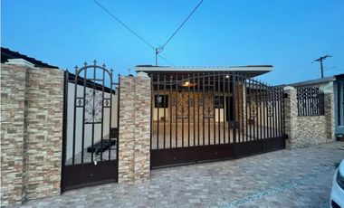 VENDO HERMOSA CASA EN PUERTO PILÓN DE 370 MTS2 --$145.000--