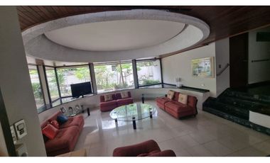 OBARRIO / CASA 950 M2 / BALCON / TERRAZA / PISCINA / 5 HABITACIONES