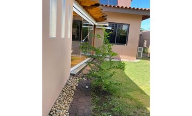 VENDO ESPECTACULAR CASA EN COSTA SUR AMOBLADA Y REMODELADA $349.000!!!