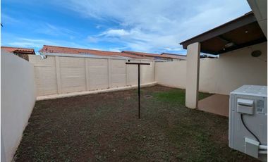 ALQUILO AMPLIA CASA EN BARRIO COLÓN