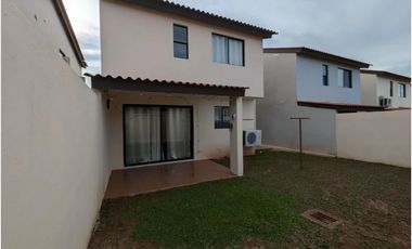 ALQUILO AMPLIA CASA EN BARRIO COLÓN