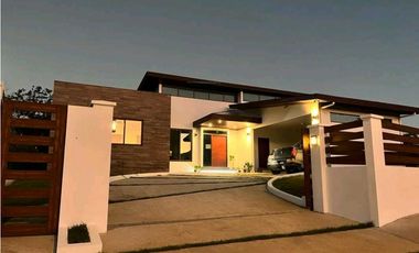 VENTA DE CASA EN CAÑAVERAL DE PENONOMÉ MODERNA Y HERMOSA