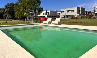Alquiler de casa Amoblada en Terralagos -Canning