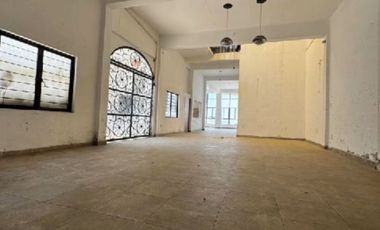 Edificio multiusos con locales en Padierna.