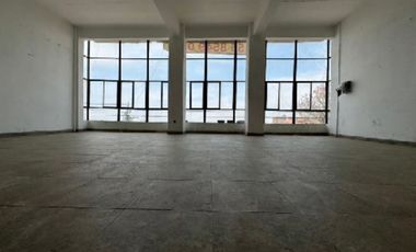 Edificio multiusos con locales en Padierna.