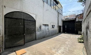 Edificio multiusos con locales en Padierna.