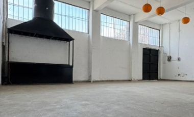 Edificio multiusos con locales en Padierna.
