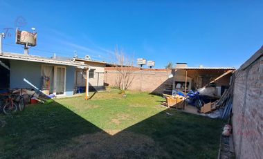 Venta de casa en Centenario, Barrio La Ruca - zona autódromo.
