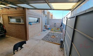 Venta de casa en Centenario, Barrio La Ruca - zona autódromo.