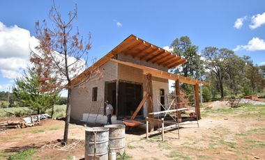 Los Espinos terreno en venta con cabañas en Tapalpa