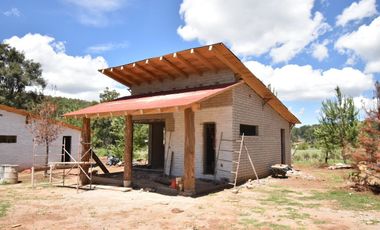 Los Espinos terreno en venta con cabañas en Tapalpa