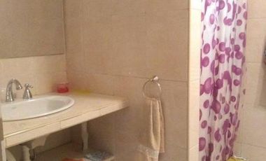 Chalet 4 amb 150m2 cub. Parque y quincho. Los Pinares.