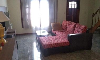 Chalet 4 amb 150m2 cub. Parque y quincho. Los Pinares.