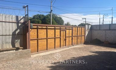 Se vende hermosa casa de 223 m2 construidos, emplazada en gran terreno.