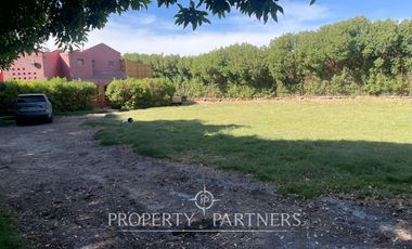 Se vende hermosa casa de 223 m2 construidos, emplazada en gran terreno.