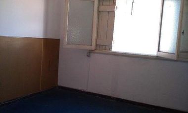 Venta en block 3 PH de 2 amb. Uno de ellos con cochera. Pompeya.