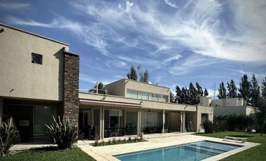 CASA EN VENTA - 6 AMB - PILETA - BARRIO EL REBENQUE - CANNING
