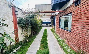 Casa lote propio con galpón