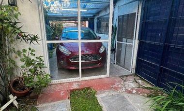 Casa lote propio con galpón