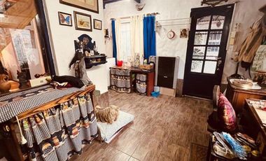 Casa lote propio con galpón