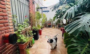Casa lote propio con galpón