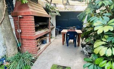 Casa lote propio con galpón