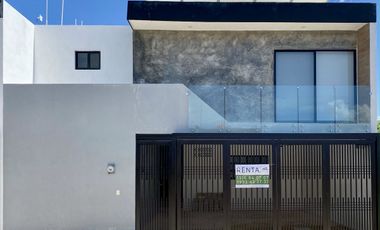 RENTA Amplia casa de 4 recámaras con paneles solares