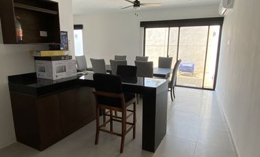 RENTA Amplia casa de 4 recámaras con paneles solares