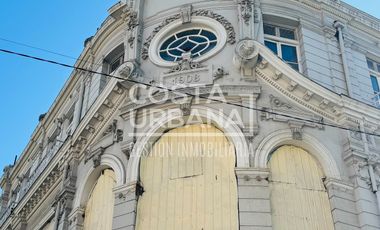 Edificio tradicional en el centro de Valparaíso