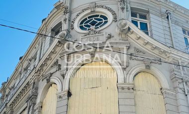 Edificio patrimonial en el centro de Valparaíso
