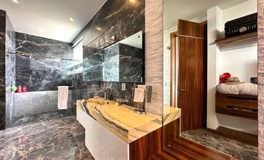 Casa Inteligente en Venta con Alberca, Ayamonte, Zapopan, Campo de golf.